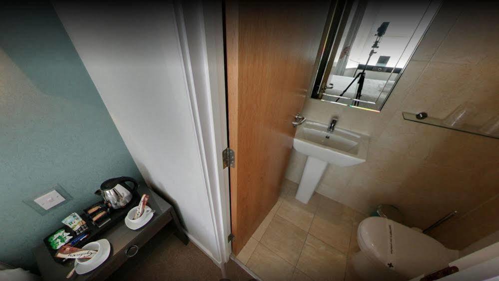 Mccafferty'S Guesthouse Ілфорд Екстер'єр фото